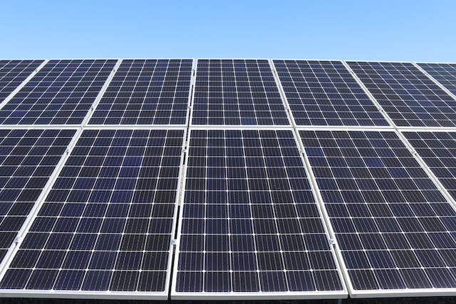 cómo ahorrar en paneles solares